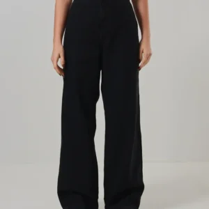 calça jeans wide leg com saia removível